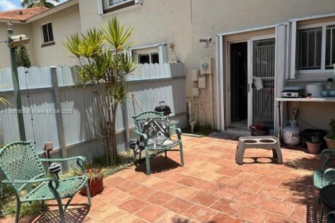 Condo in Miami, Florida, 2 bedrooms  № 1809371 - photo 11