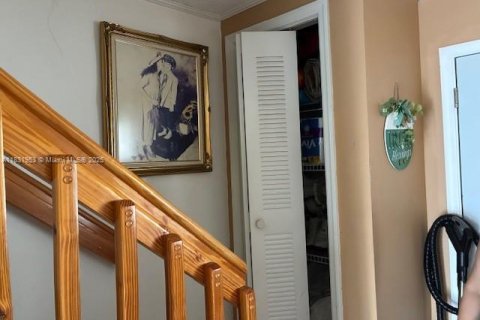 Condo in Miami, Florida, 2 bedrooms  № 1809371 - photo 6