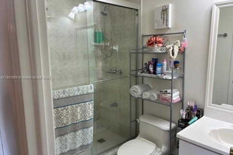 Condo in Miami, Florida, 2 bedrooms  № 1809371 - photo 14