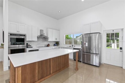 House in Orlando, Florida 3 bedrooms, 200.67 sq.m. № 1900349 - photo 8