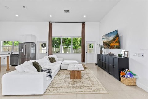 House in Orlando, Florida 3 bedrooms, 200.67 sq.m. № 1900349 - photo 12