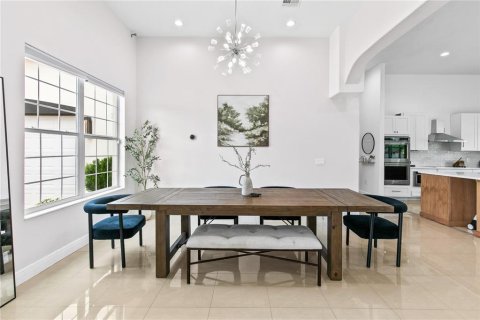 House in Orlando, Florida 3 bedrooms, 200.67 sq.m. № 1900349 - photo 6