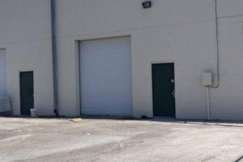 Propiedad comercial en alquiler en Lake Wales, Florida № 1168806 - foto 1