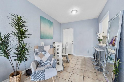 Copropriété à louer à Miami, Floride: 2 chambres, 89.19 m2 № 1992832 - photo 4