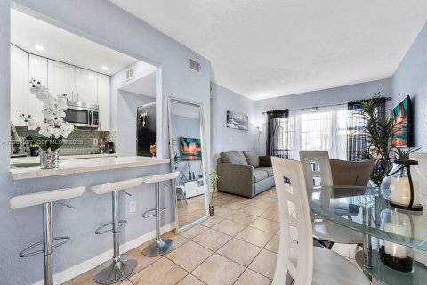Copropriété à louer à Miami, Floride: 2 chambres, 89.19 m2 № 1992832 - photo 3