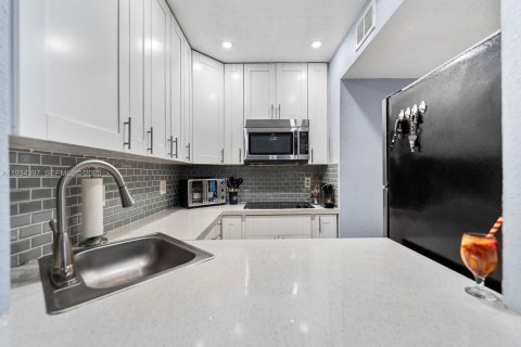 Copropriété à louer à Miami, Floride: 2 chambres, 89.19 m2 № 1992832 - photo 7