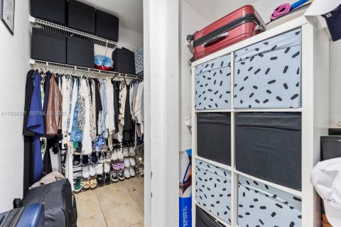 Copropriété à louer à Miami, Floride: 2 chambres, 89.19 m2 № 1992832 - photo 13