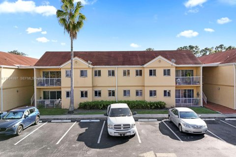 Copropriété à louer à Miami, Floride: 2 chambres, 89.19 m2 № 1992832 - photo 1