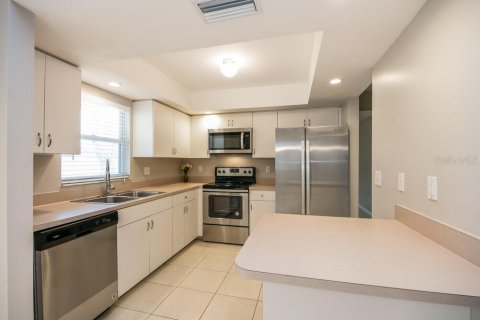 House in Cape Coral, Florida 3 bedrooms, 112.6 sq.m. № 1893983 - photo 5