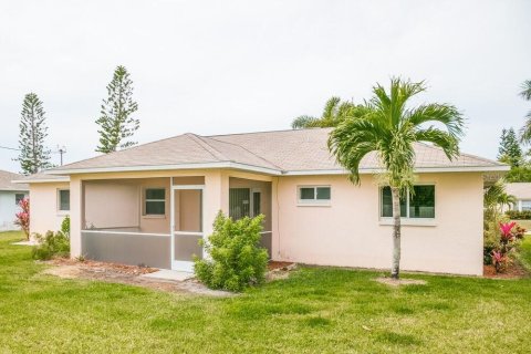 House in Cape Coral, Florida 3 bedrooms, 112.6 sq.m. № 1893983 - photo 14