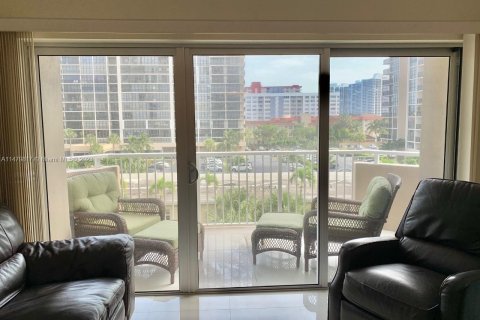 Condominio en venta en Hallandale Beach, Florida, 1 dormitorio, 80.82 m2 № 1933882 - foto 9