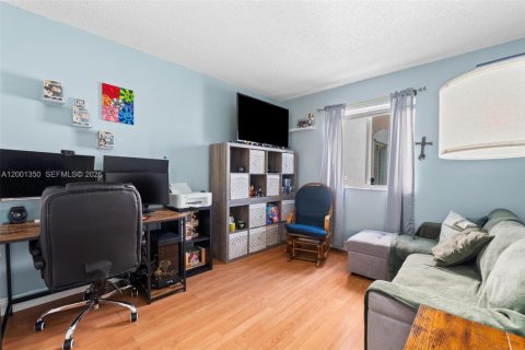 House in Miami, Florida 3 bedrooms, 130.62 sq.m. № 2065488 - photo 24