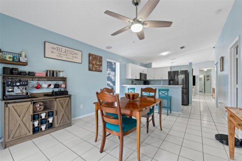 House in Miami, Florida 3 bedrooms, 130.62 sq.m. № 2065488 - photo 16