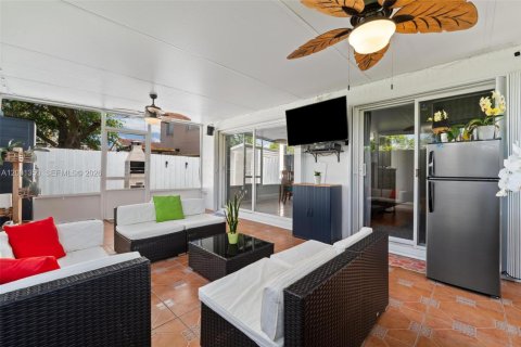 House in Miami, Florida 3 bedrooms, 130.62 sq.m. № 2065488 - photo 27