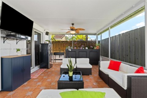 House in Miami, Florida 3 bedrooms, 130.62 sq.m. № 2065488 - photo 26