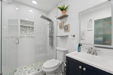 House in Miami, Florida 3 bedrooms, 130.62 sq.m. № 2065488 - photo 23