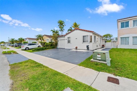 House in Miami, Florida 3 bedrooms, 130.62 sq.m. № 2065488 - photo 3