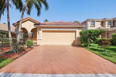 House in Weston, Florida 3 bedrooms, 155.33 sq.m. № 2060340