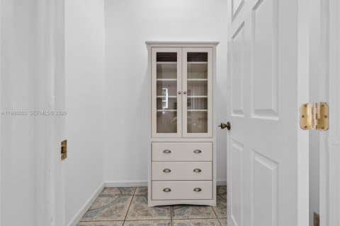 House in Weston, Florida 3 bedrooms, 155.33 sq.m. № 2060340 - photo 19