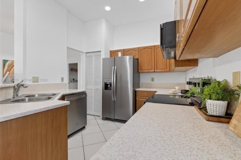 House in Weston, Florida 3 bedrooms, 155.33 sq.m. № 2060340 - photo 11