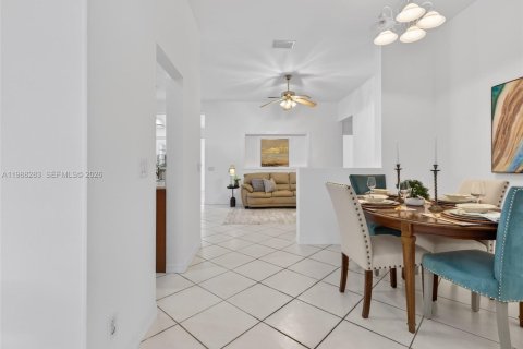 House in Weston, Florida 3 bedrooms, 155.33 sq.m. № 2060340 - photo 7