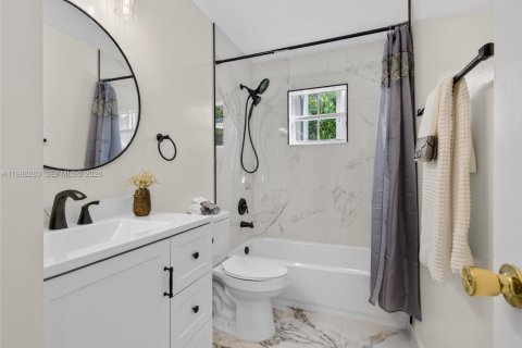 House in Weston, Florida 3 bedrooms, 155.33 sq.m. № 2060340 - photo 26