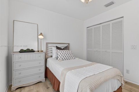 House in Weston, Florida 3 bedrooms, 155.33 sq.m. № 2060340 - photo 25