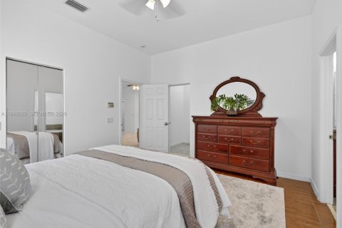 House in Weston, Florida 3 bedrooms, 155.33 sq.m. № 2060340 - photo 18