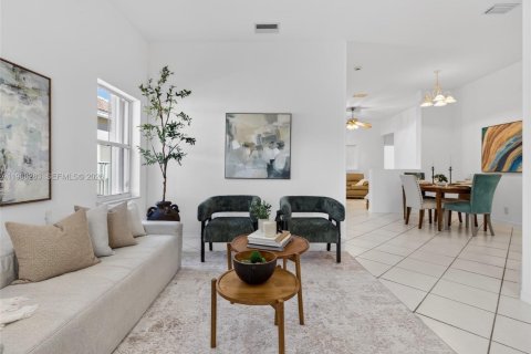 House in Weston, Florida 3 bedrooms, 155.33 sq.m. № 2060340 - photo 3