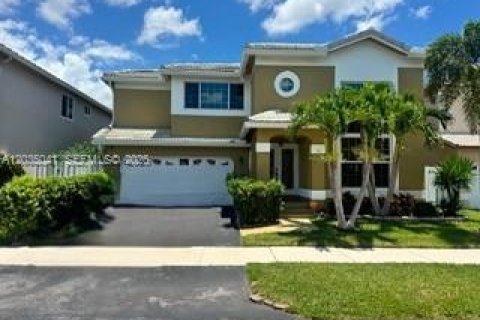 Villa ou maison à Coconut Creek, Floride 4 chambres, 203.27 m2 № 2242642