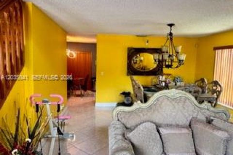 House in Coconut Creek, Florida 4 bedrooms, 203.27 sq.m. № 2242642 - photo 8