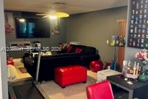 House in Coconut Creek, Florida 4 bedrooms, 203.27 sq.m. № 2242642 - photo 10