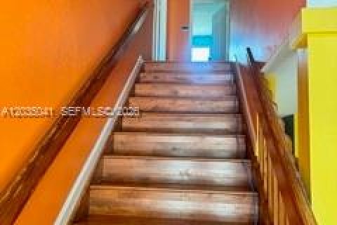 House in Coconut Creek, Florida 4 bedrooms, 203.27 sq.m. № 2242642 - photo 7