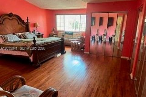 House in Coconut Creek, Florida 4 bedrooms, 203.27 sq.m. № 2242642 - photo 15