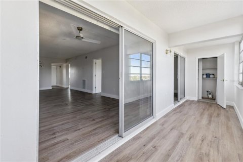 Condominio en venta en Saint Petersburg, Florida, 2 dormitorios, 100.8 m2 № 2142787 - foto 20