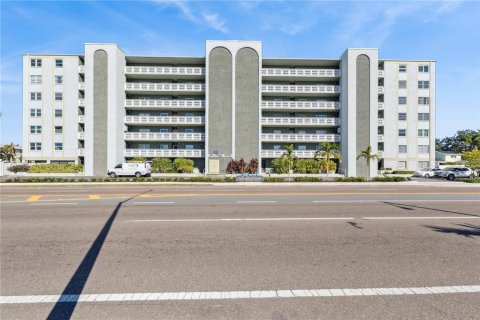 Condominio en Saint Petersburg, Florida, 2 dormitorios № 2142787
