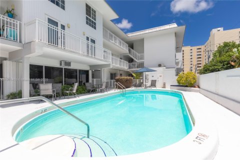 Condo in Key Biscayne, Florida, 2 bedrooms  № 1968676 - photo 13