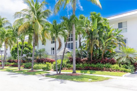 Condo in Key Biscayne, Florida, 2 bedrooms  № 1968676 - photo 17