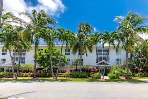Condo in Key Biscayne, Florida, 2 bedrooms  № 1968676 - photo 16