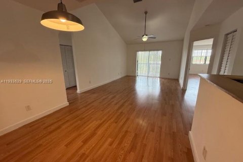 Copropriété à louer à Coral Springs, Floride: 3 chambres, 121.24 m2 № 1991431 - photo 6