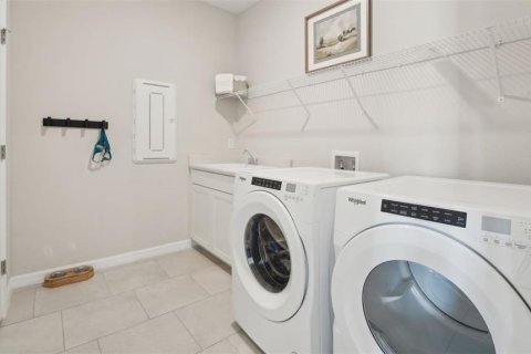 House in Zephyrhills, Florida 4 bedrooms, 259.57 sq.m. № 1778585 - photo 23