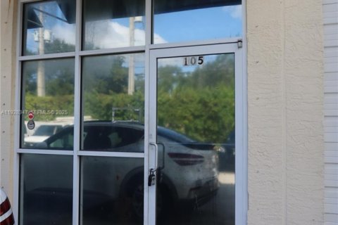 Propiedad comercial en venta en North Miami, Florida № 1987040 - foto 2