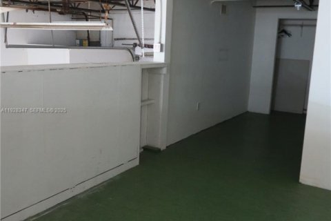 Propiedad comercial en venta en North Miami, Florida № 1987040 - foto 12