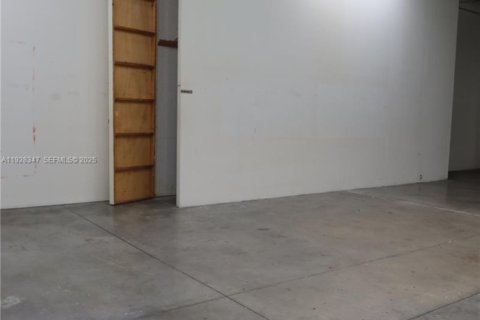 Propiedad comercial en venta en North Miami, Florida № 1987040 - foto 7