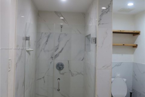 Propiedad comercial en venta en North Miami, Florida № 1987040 - foto 5