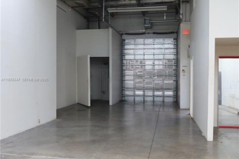 Propiedad comercial en venta en North Miami, Florida № 1987040 - foto 8