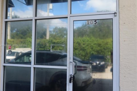 Propiedad comercial en venta en North Miami, Florida № 1987040 - foto 1
