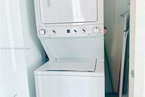 Снять в аренду кондоминиум в Майами, Флорида 2 спальни, 105.35м2, № 2052877 - фото 27