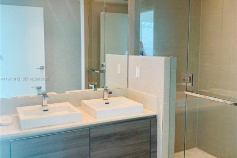 Снять в аренду кондоминиум в Майами, Флорида 2 спальни, 105.35м2, № 2052877 - фото 18