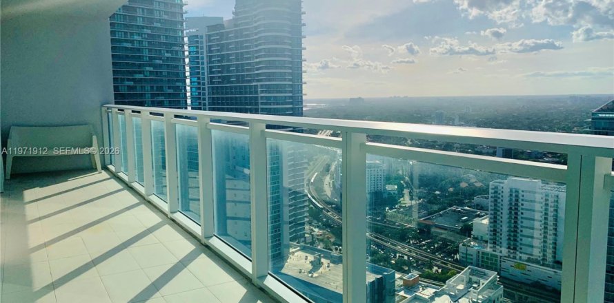 Кондоминиум с 2 спальнями в Майами, Флорида № 2052877